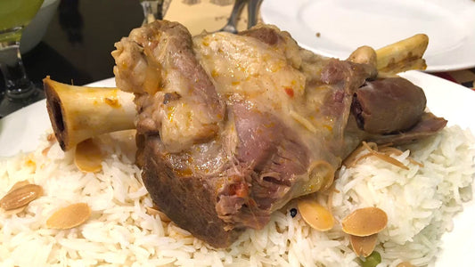 ドバイのレストランの羊肉の塊